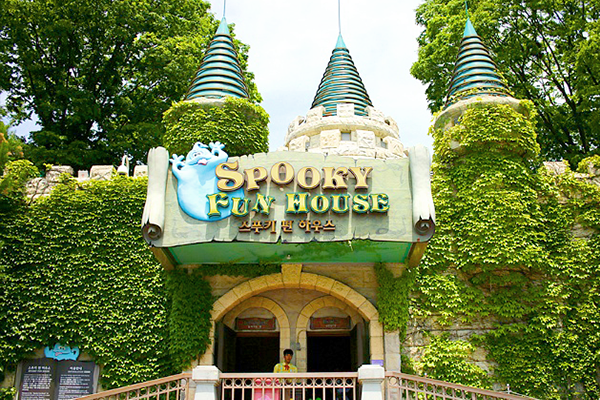 Spooky Fun House image
